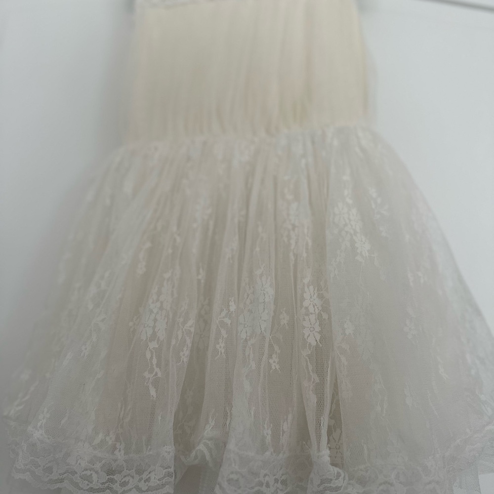 Elegant Cream Lace Dress - Picture 5 of 11